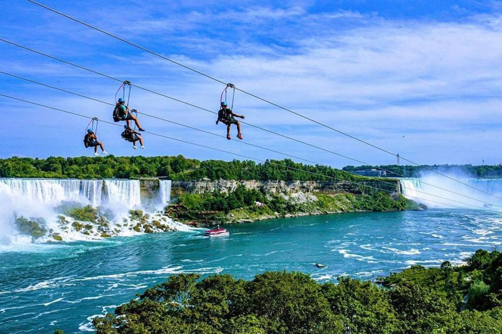 People ziplining at Niagara Falls 