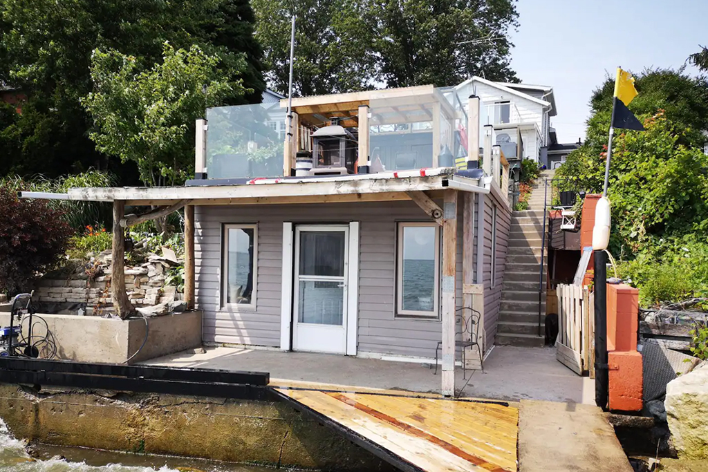 A cute Airbnb on the water in Kingsville, Ontario