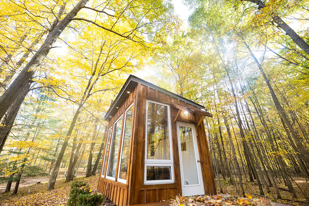 A tiny house in the woods in Komoka, Ontario